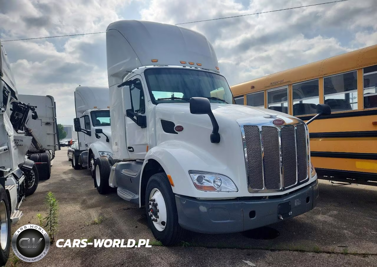 2017 Peterbilt 579 Semi Truck