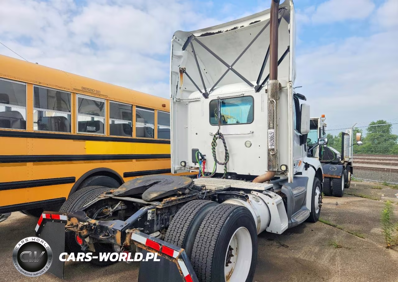 2017 Peterbilt 579 Semi Truck VIN:1XPBA48X0HD428801 - 4