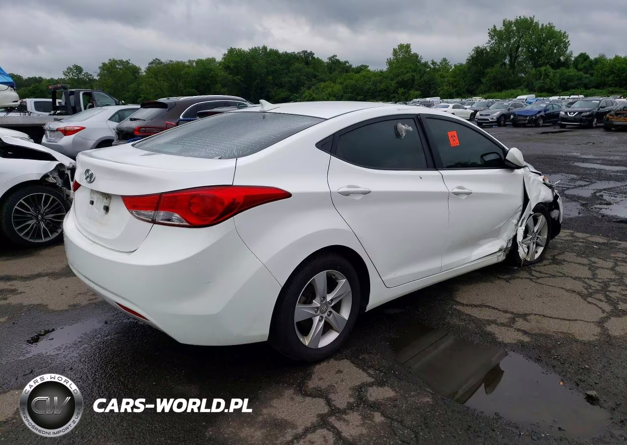 2013 Hyundai Elantra Gls VIN:5NPDH4AE6DH361589 - 3