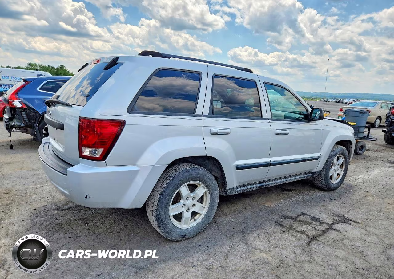 2007 Jeep Grand Cherokee Laredo VIN:1J8GR48KX7C580943 - 3
