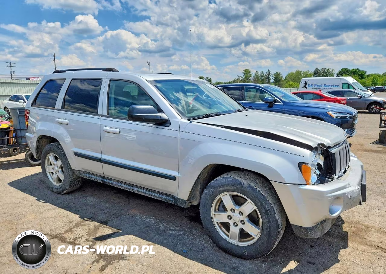 2007 Jeep Grand Cherokee Laredo VIN:1J8GR48KX7C580943 - 4