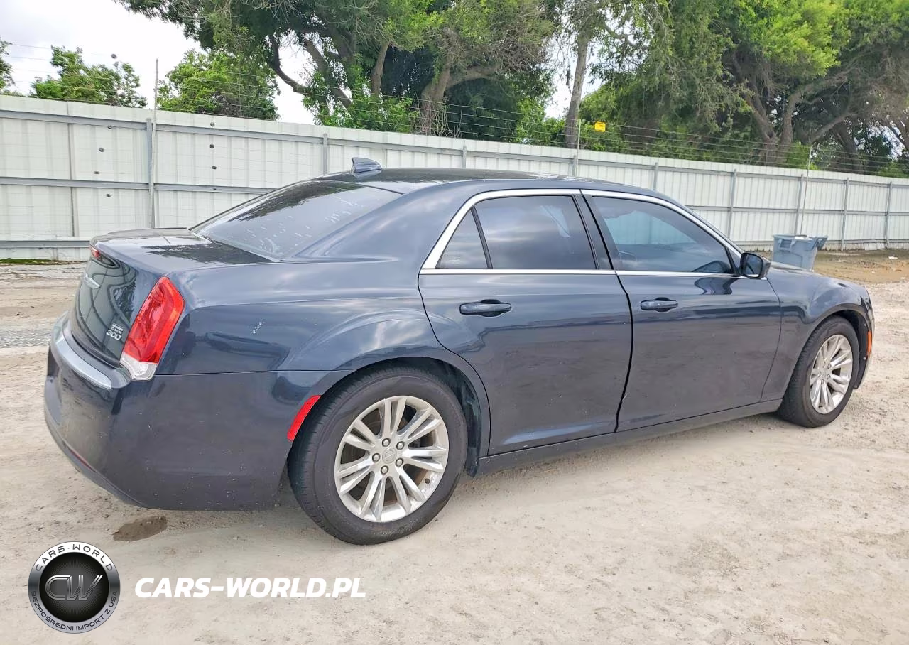 2016 Chrysler 300 Limited VIN:2C3CCAAGXGH298590 - 3