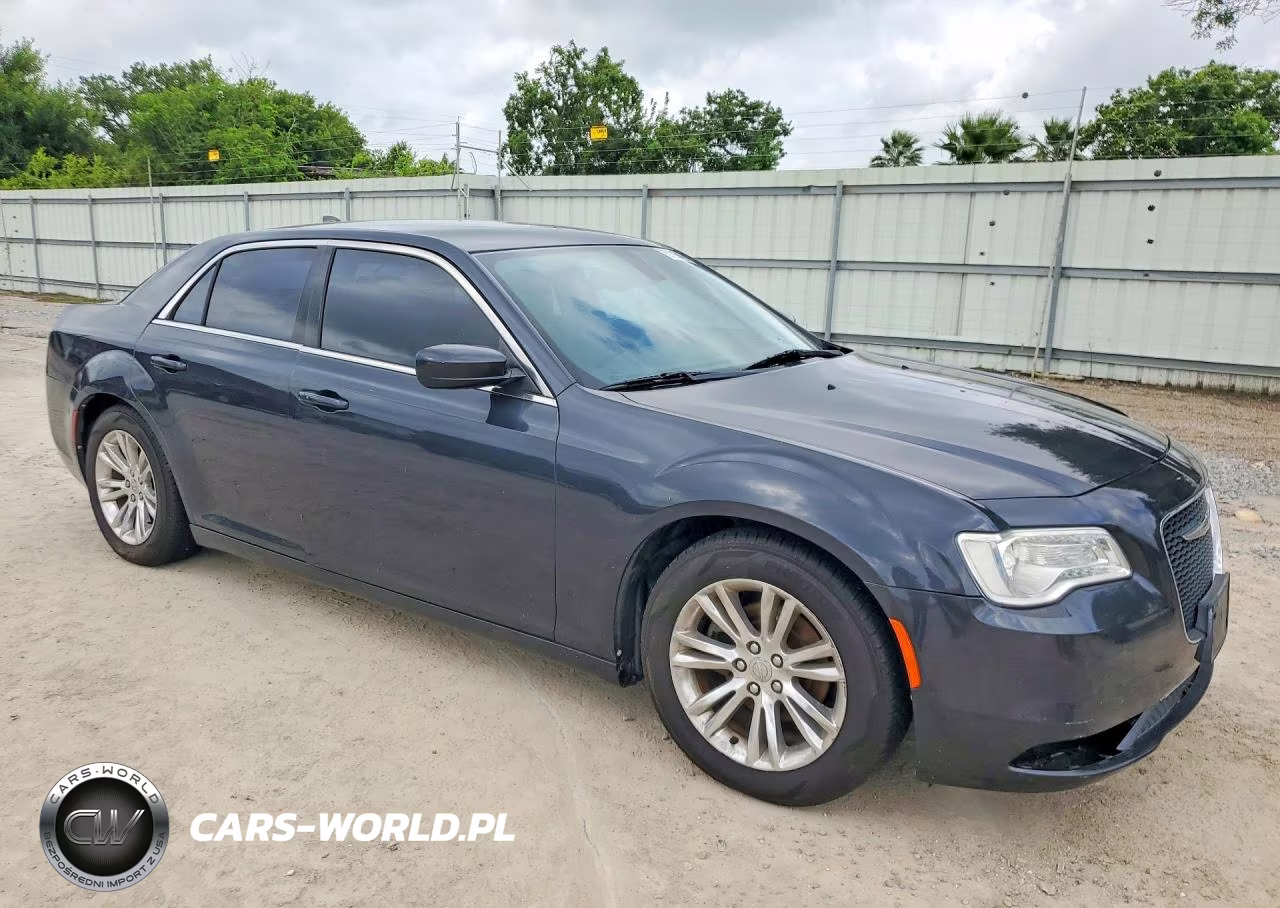 2016 Chrysler 300 Limited VIN:2C3CCAAGXGH298590 - 4