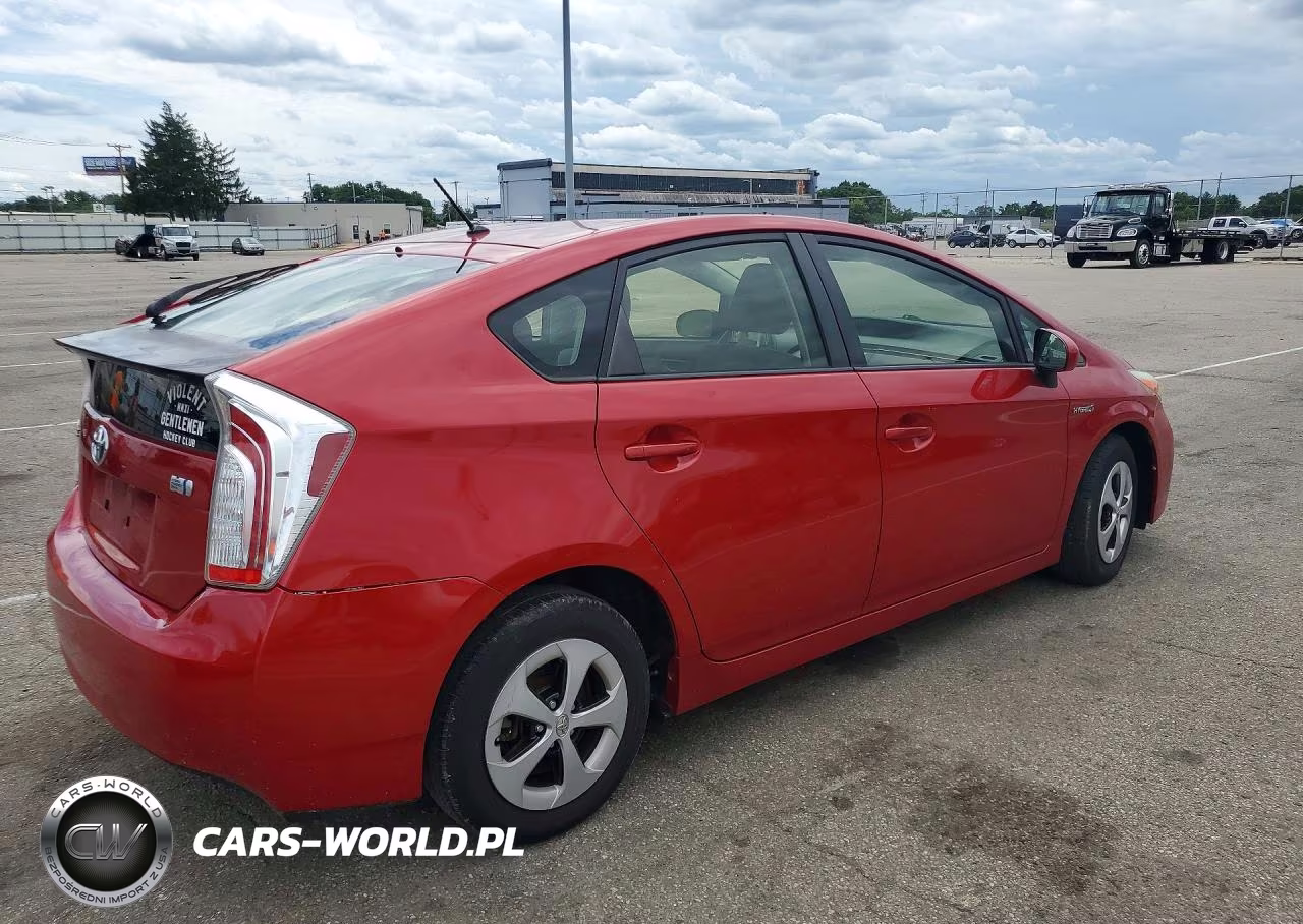 2015 Toyota Prius Two VIN:JTDKN3DU4F0440823 - 3