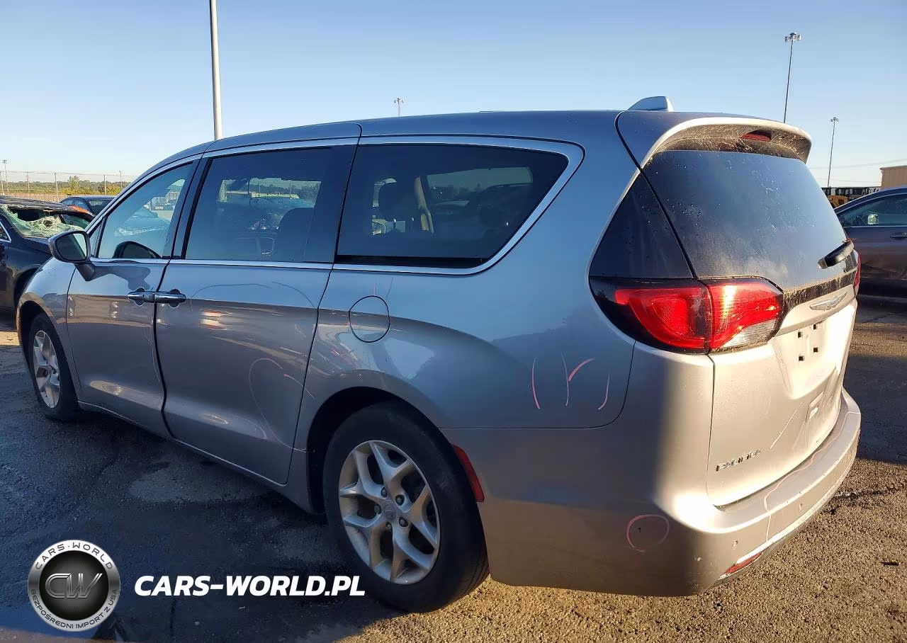 2018 Chrysler Pacifica Touring Plus VIN:2C4RC1FG6JR275033 - 2