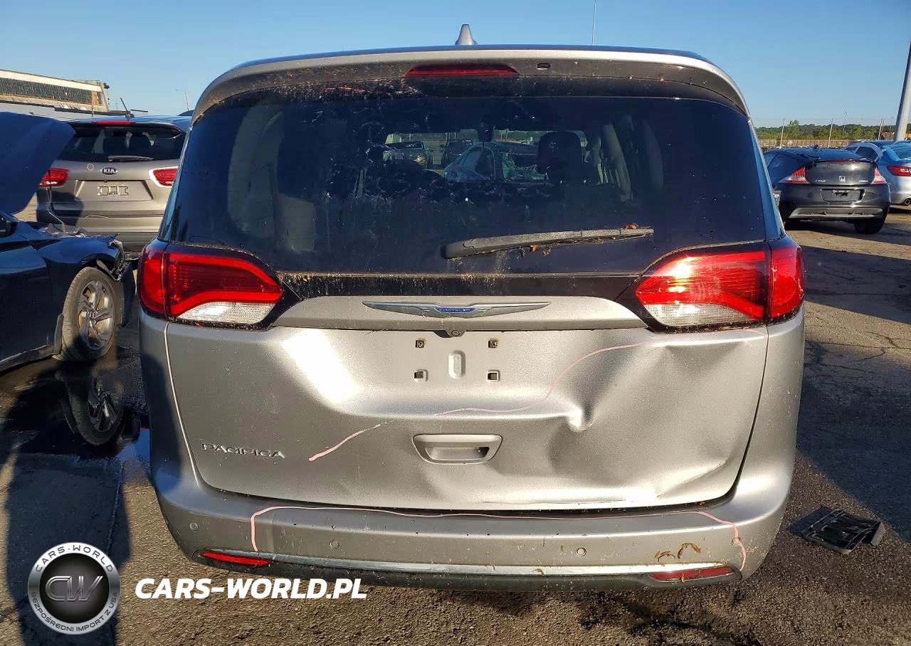 2018 Chrysler Pacifica Touring Plus VIN:2C4RC1FG6JR275033 - 6
