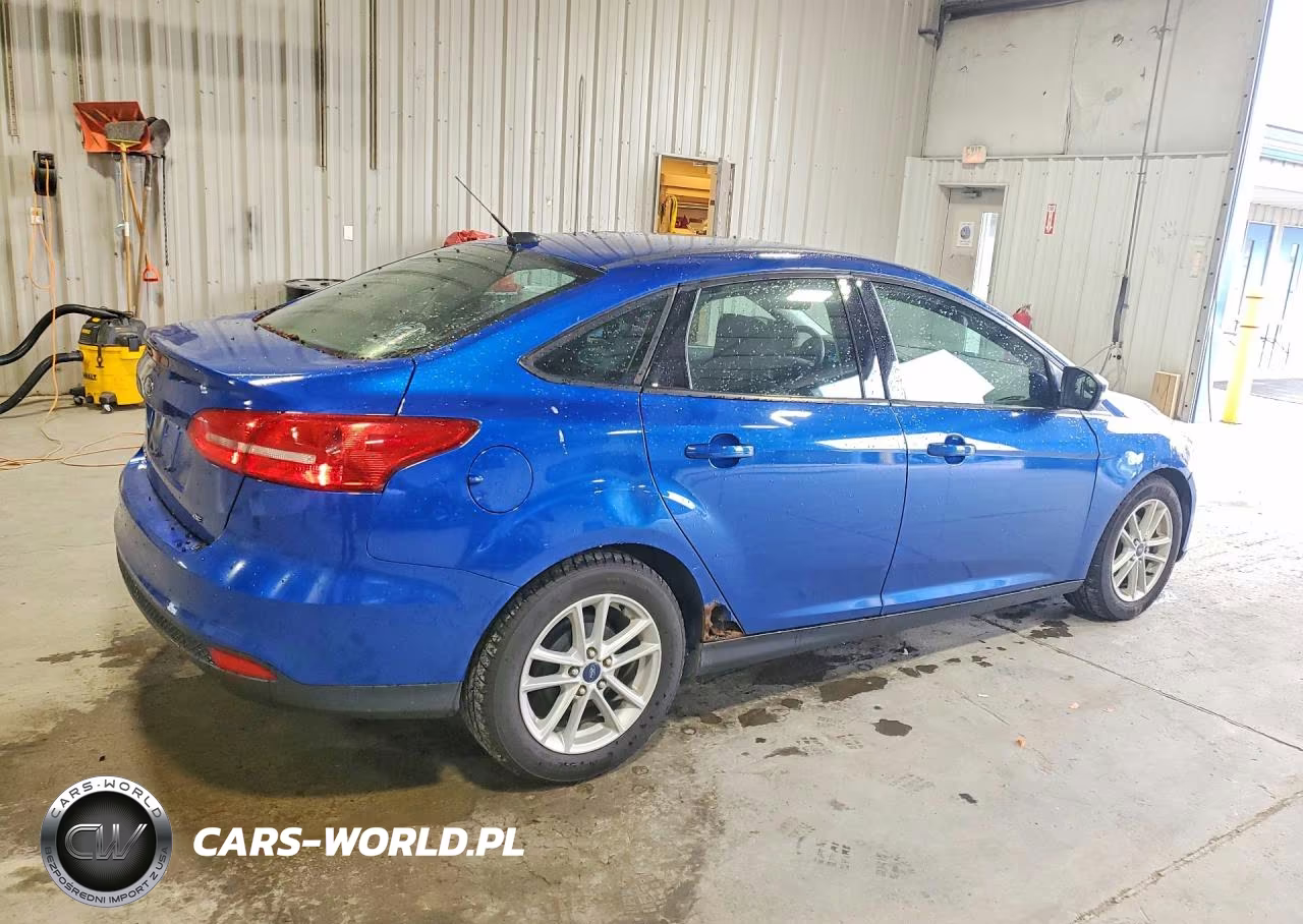 2018 Ford Focus Se VIN:1FADP3F21JL200334 - 3