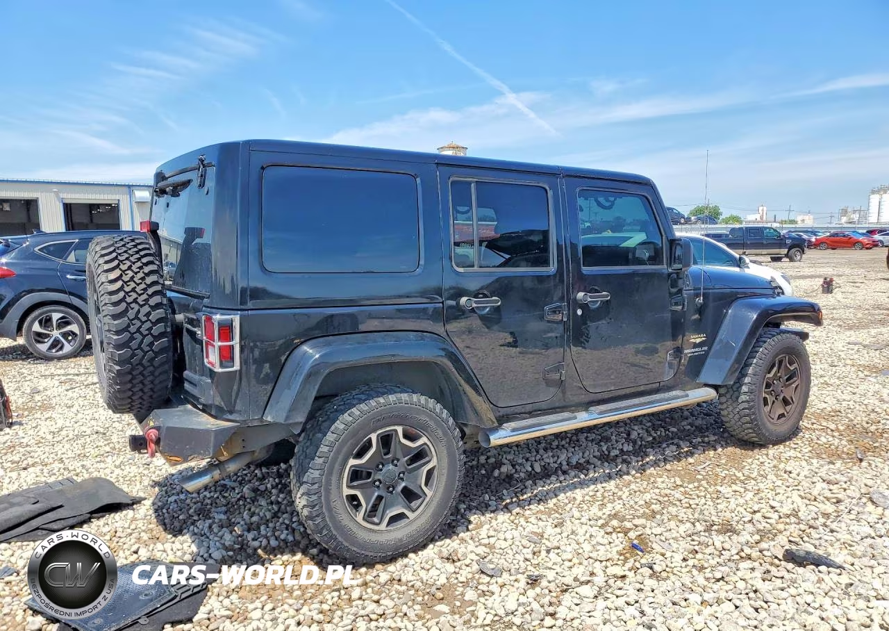 2015 Jeep Wrangler Unlimited Sahara VIN:1C4HJWEG9FL624427 - 3
