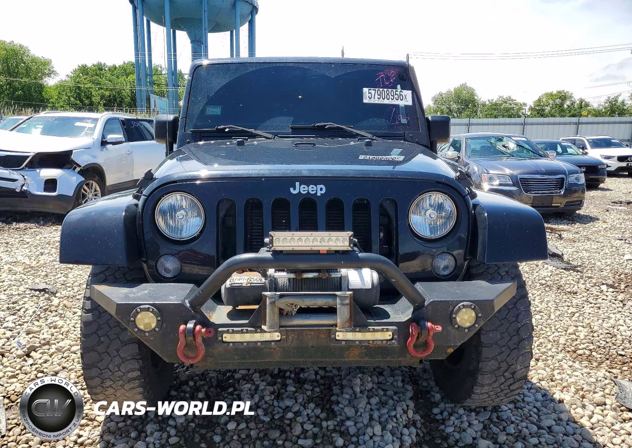 2015 Jeep Wrangler Unlimited Sahara VIN:1C4HJWEG9FL624427 - 5