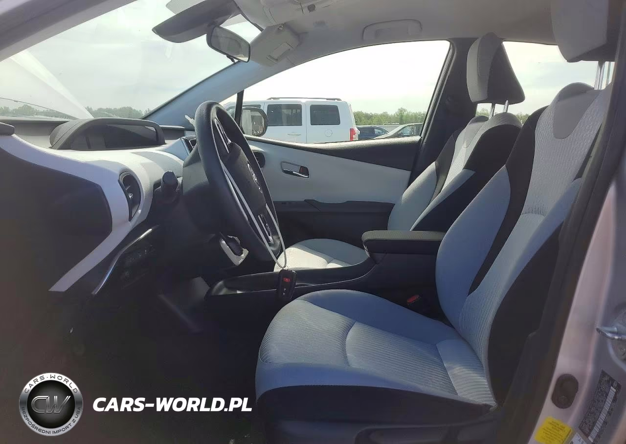2018 Toyota Prius Two VIN:JTDKBRFU4J3588969 - 7