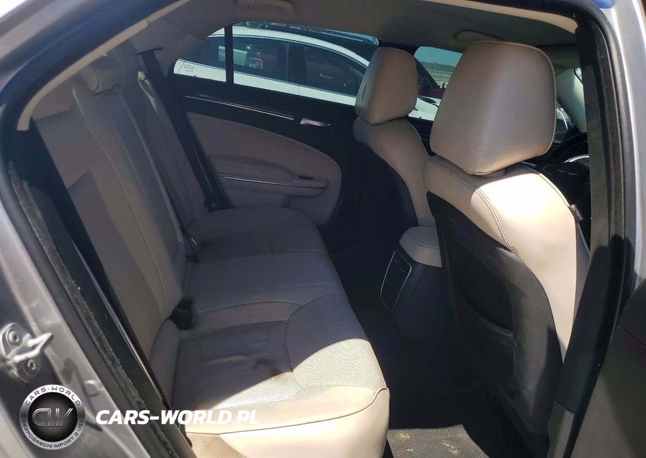 2018 Chrysler 300 Limited VIN:2C3CCAKG2JH165117 - 10