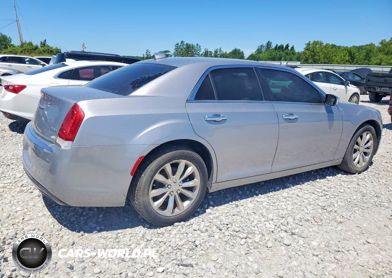 2018 Chrysler 300 Limited VIN:2C3CCAKG2JH165117 - 3