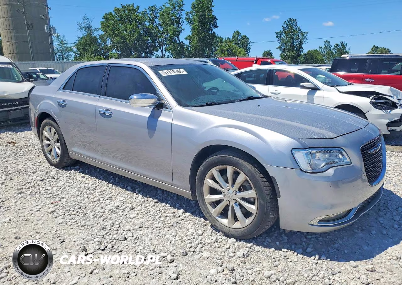 2018 Chrysler 300 Limited VIN:2C3CCAKG2JH165117 - 4