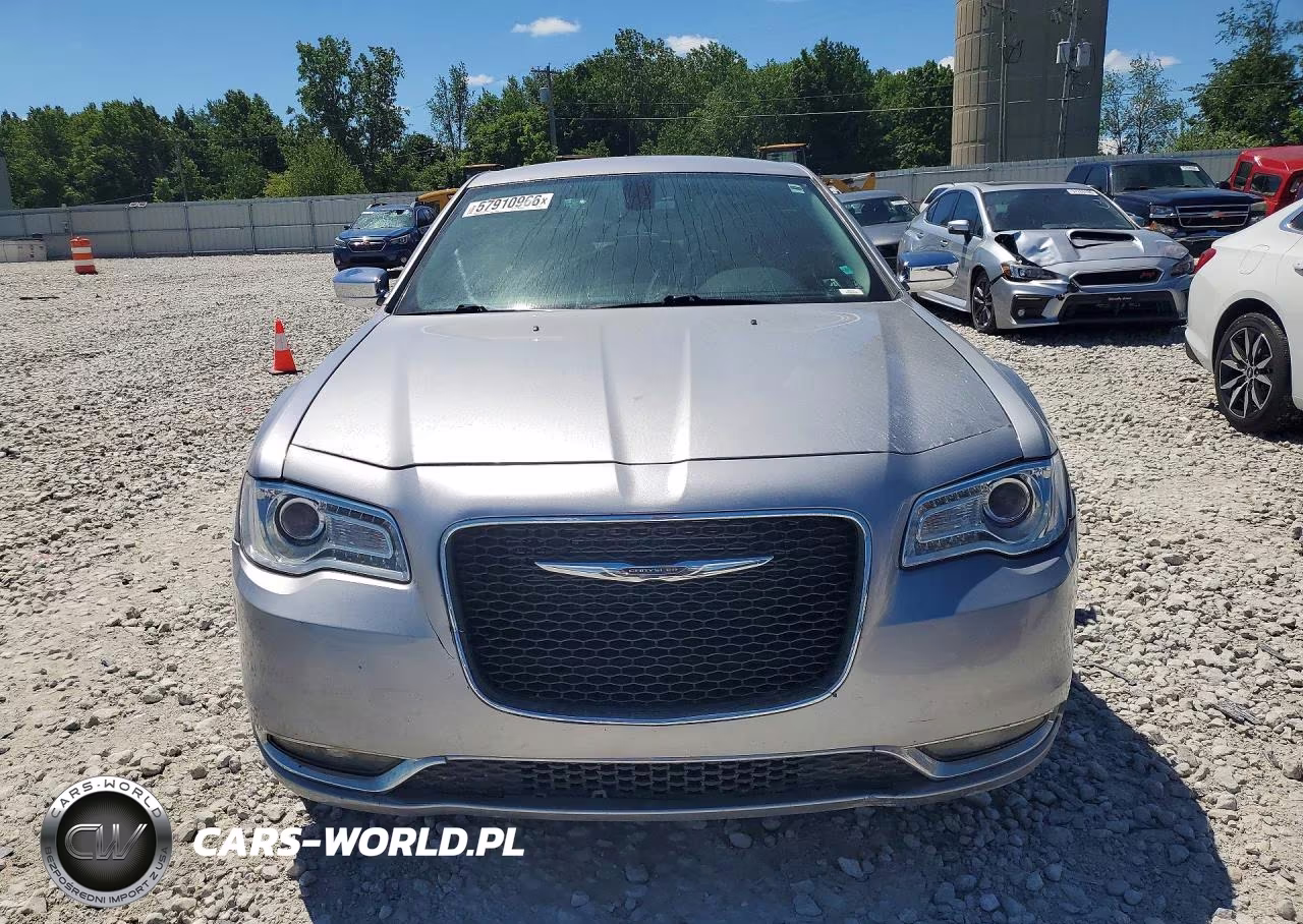 2018 Chrysler 300 Limited VIN:2C3CCAKG2JH165117 - 5