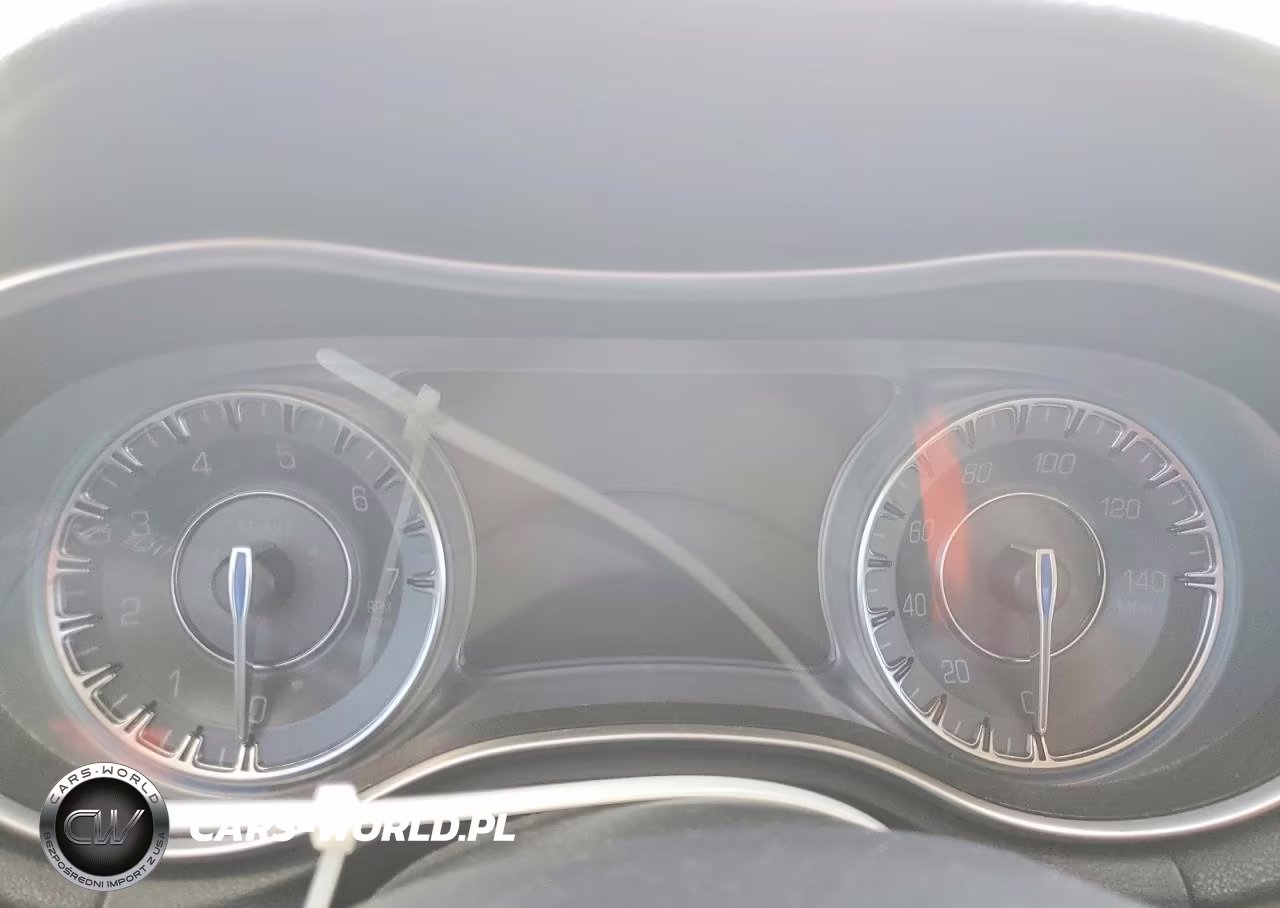 2018 Chrysler 300 Limited VIN:2C3CCAKG2JH165117 - 9