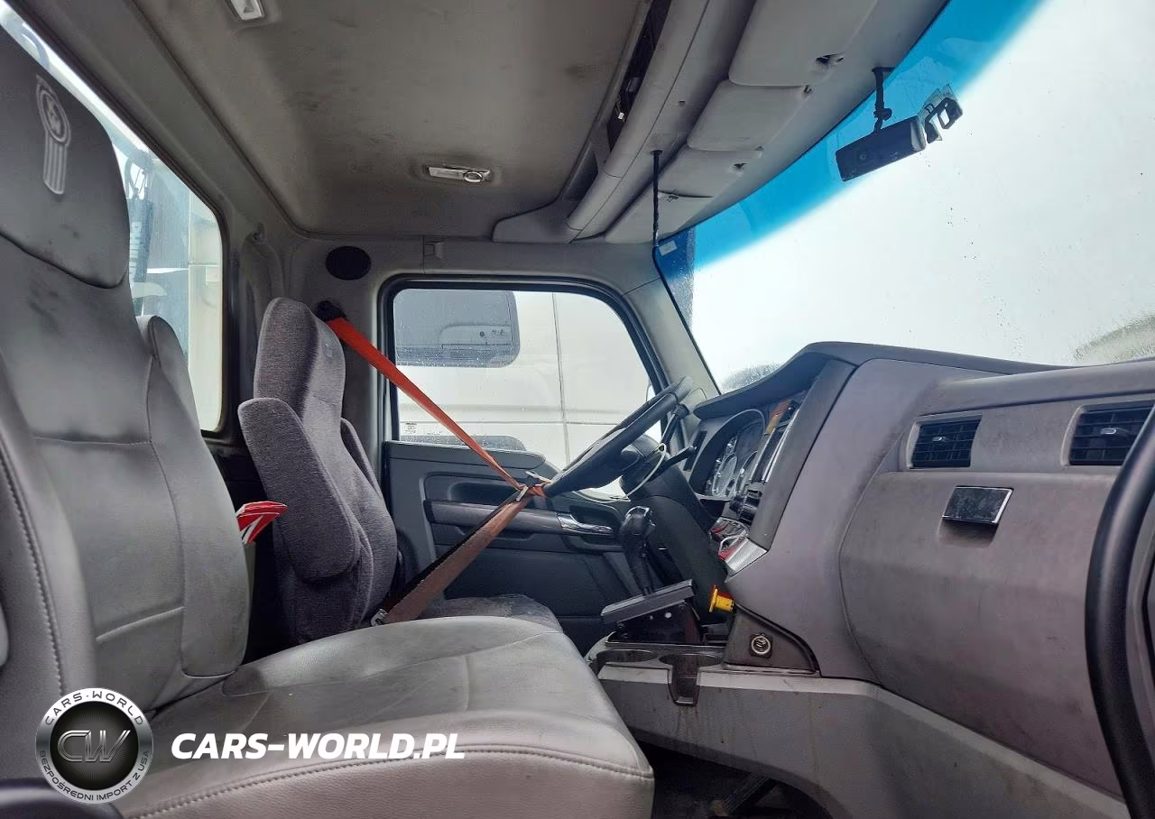 2016 Kenworth Construction T680 VIN:1XKYA48X8GJ496523 - 5