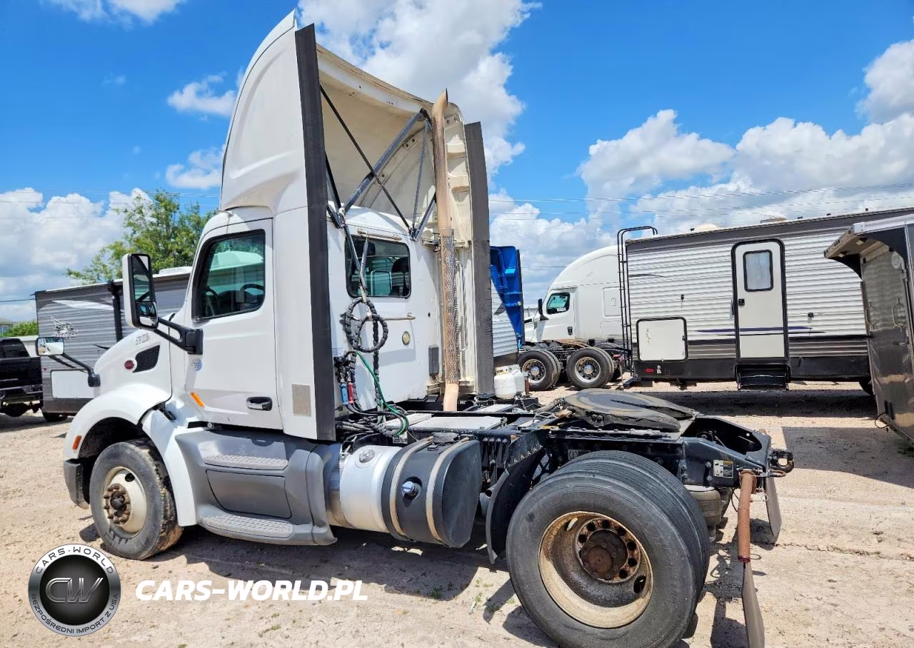 2018 Peterbilt 579 Semi Truck VIN:1XPBA48X0JD477891 - 3