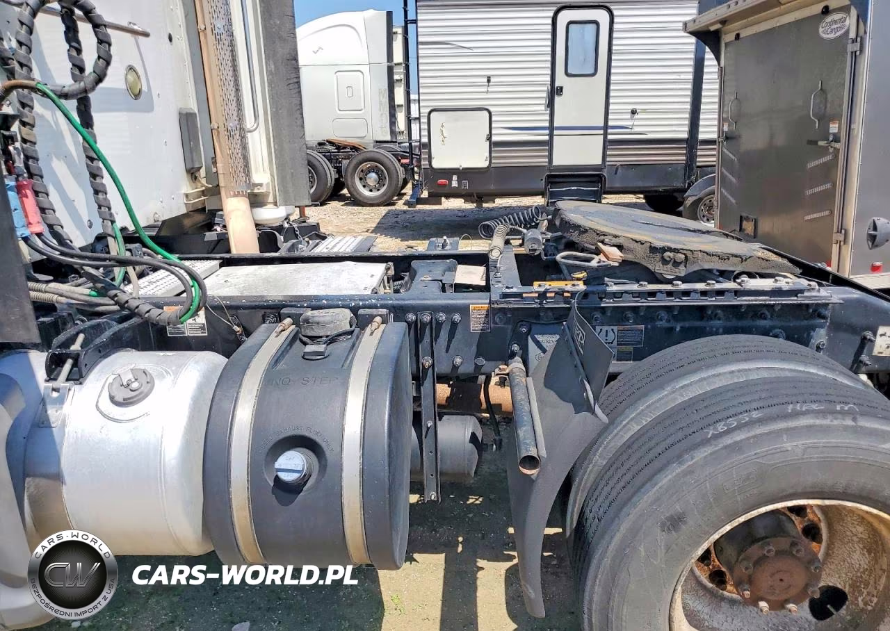 2018 Peterbilt 579 Semi Truck VIN:1XPBA48X0JD477891 - 9