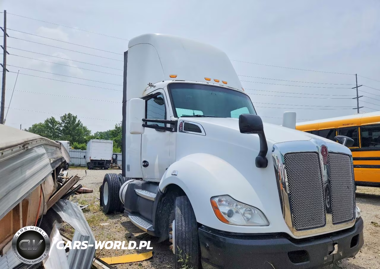 2016 Kenworth T680 Semi Truck