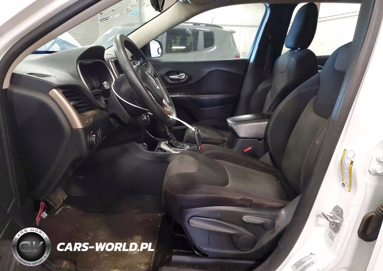 2015 Jeep Cherokee Sport VIN:1C4PJLAB9FW596700 - 7