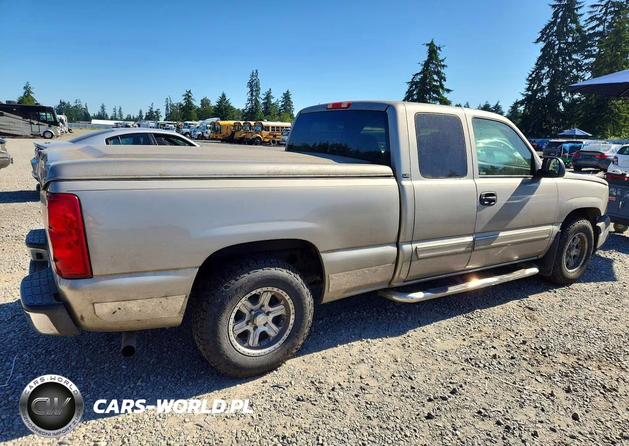 2003 Chevrolet Silverado C1500 VIN:2GCEC19V731322242 - 3