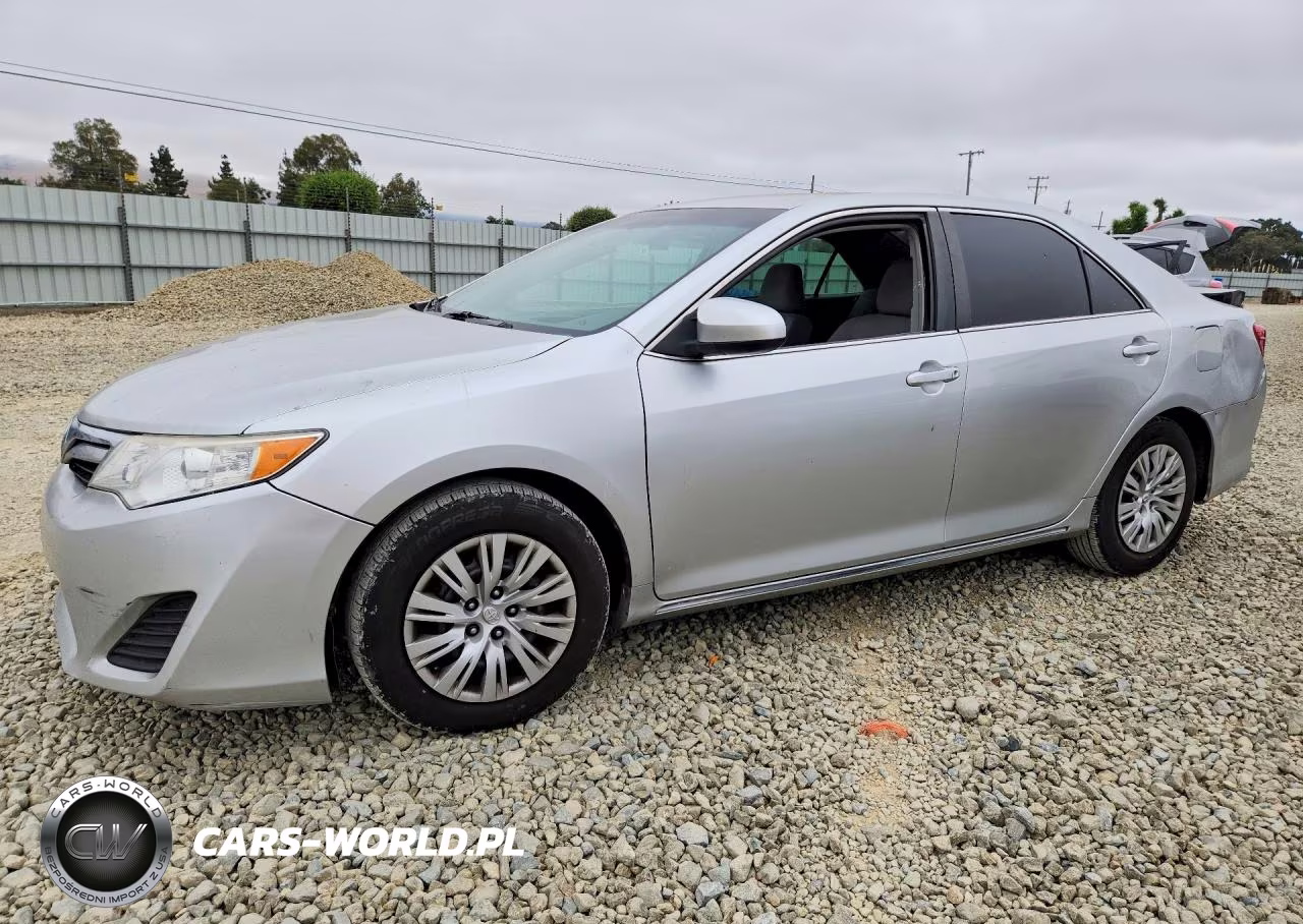 2012 Toyota Camry Le – zdjęcie 1 z 12