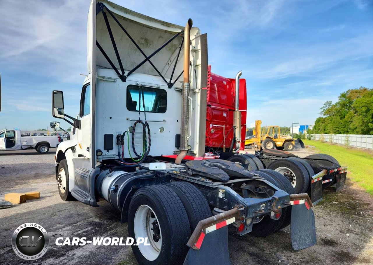 2018 Peterbilt 579 Semi Truck VIN:1XPBA48X4JD478137 - 3