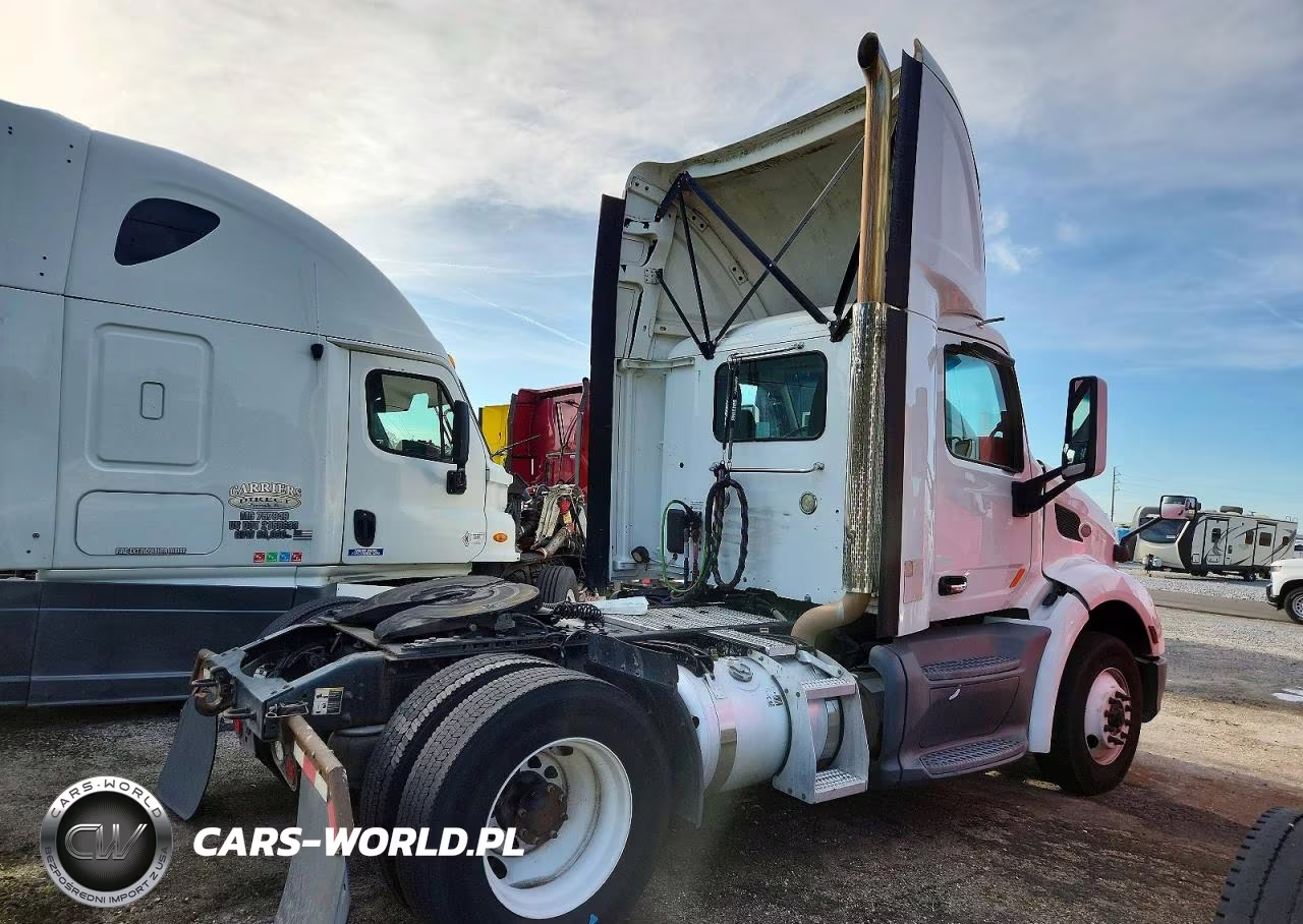 2018 Peterbilt 579 Semi Truck VIN:1XPBA48X4JD478137 - 4