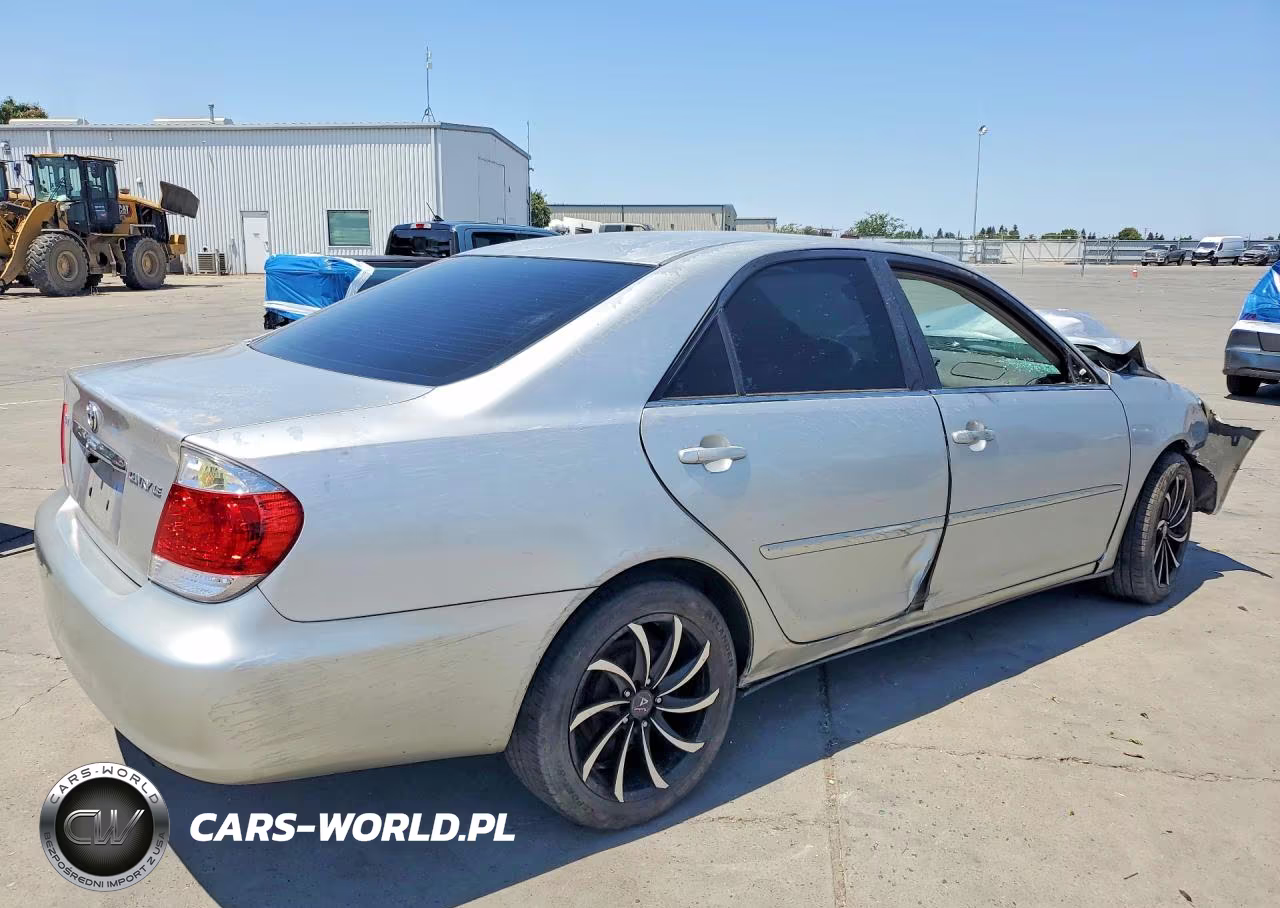 2005 Toyota Camry Le VIN:4T1BE32K05U503369 - 3