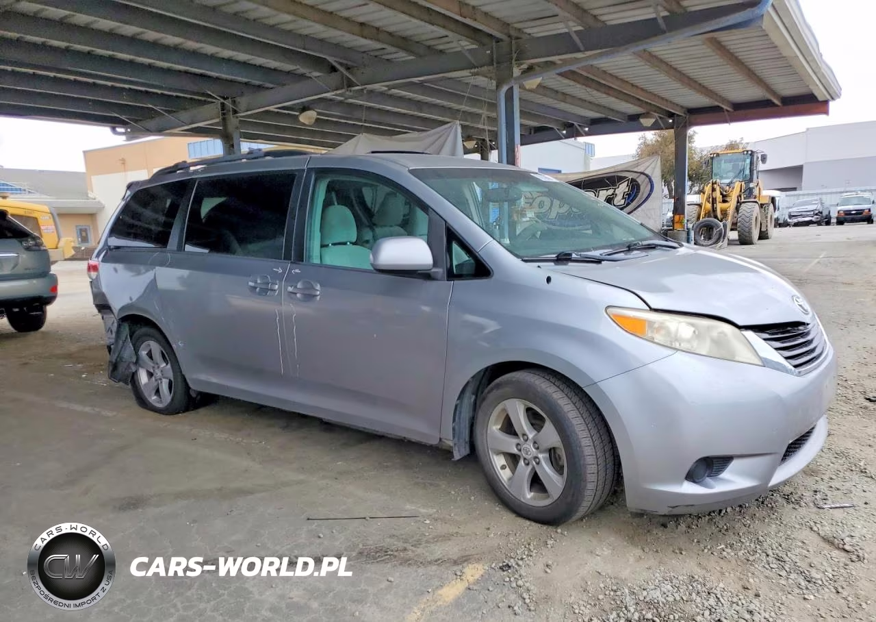 2011 Toyota Sienna Le 8-Passenger VIN:5TDKK3DC0BS050695 - 4