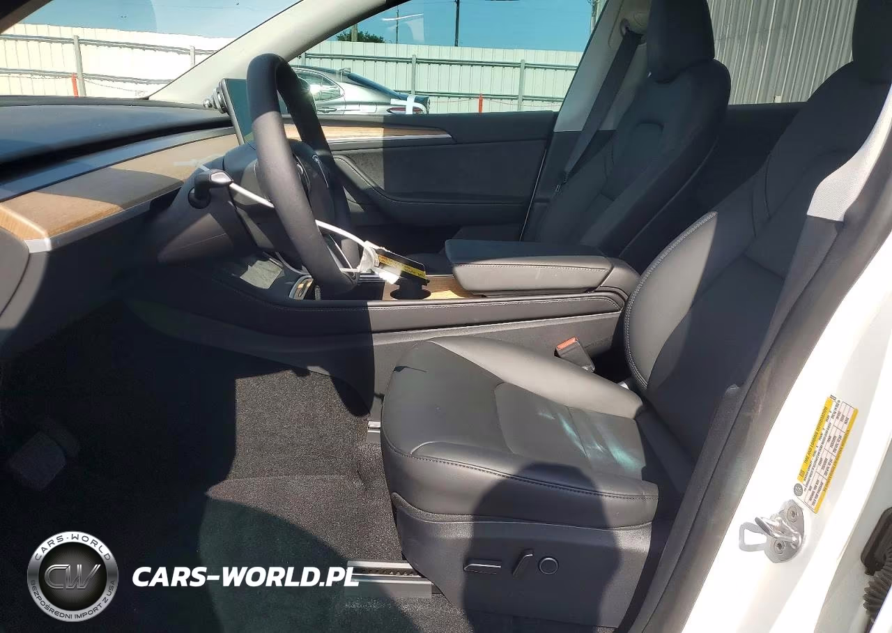 2024 Tesla Model Y VIN:7SAYGDED8RA323132 - 7