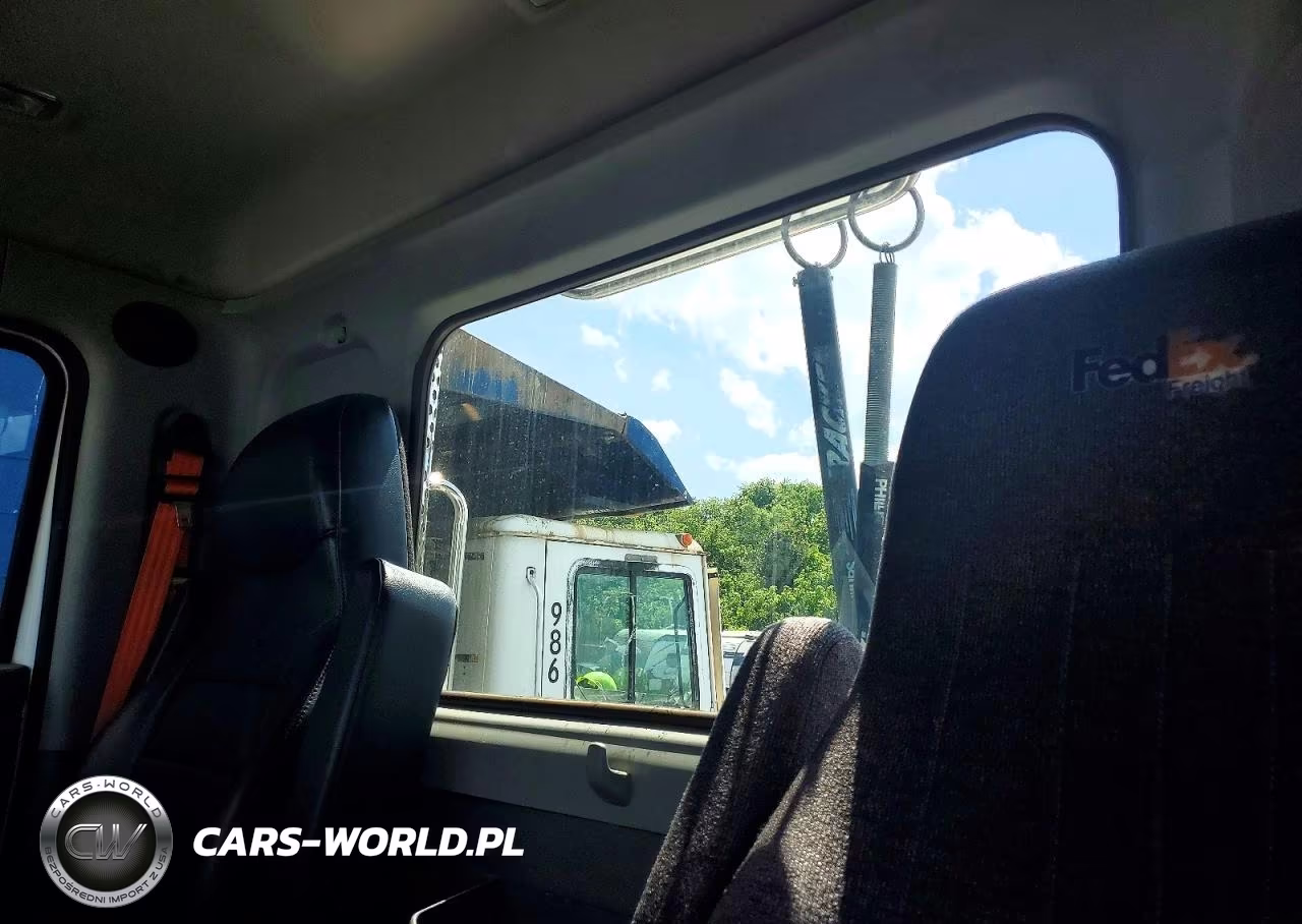 2020 Kenworth T680 Semi Truck VIN:1XKYA48X1LJ404677 - 6