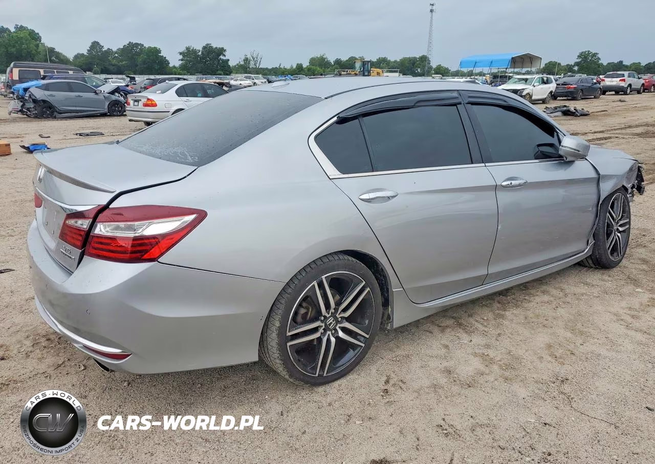 2017 Honda Accord Touring VIN:1HGCR3F91HA016838 - 3