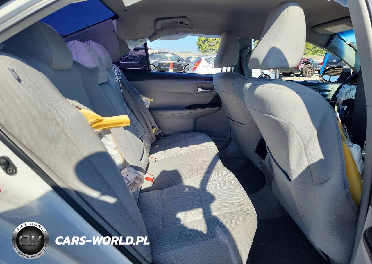 2016 Toyota Camry Hybrid Le VIN:4T1BD1FK4GU190539 - 10
