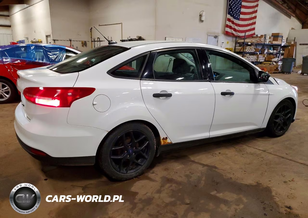 2016 Ford Focus S VIN:1FADP3E20GL281188 - 3