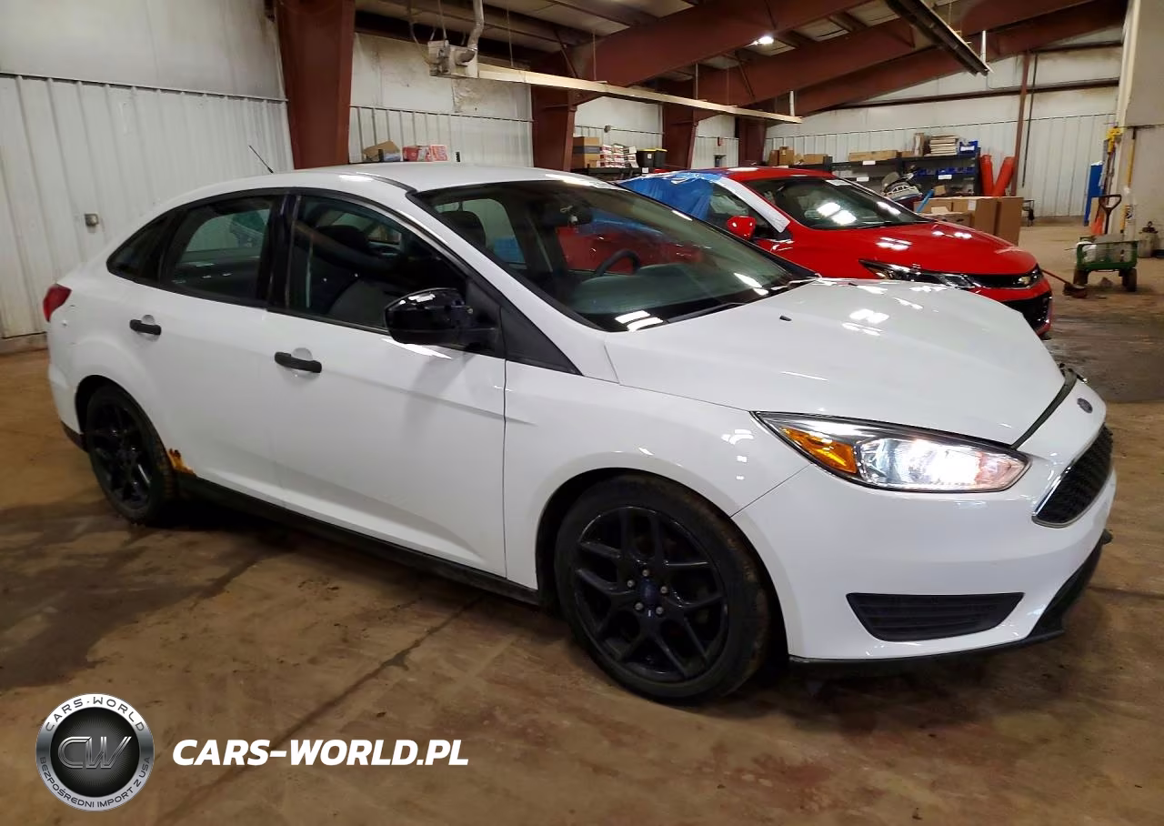 2016 Ford Focus S VIN:1FADP3E20GL281188 - 4