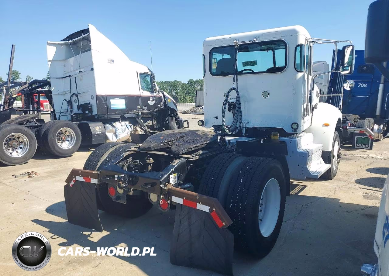 2017 Peterbilt 348 Semi Truck VIN:1XP3AJ8XXHD430669 - 4