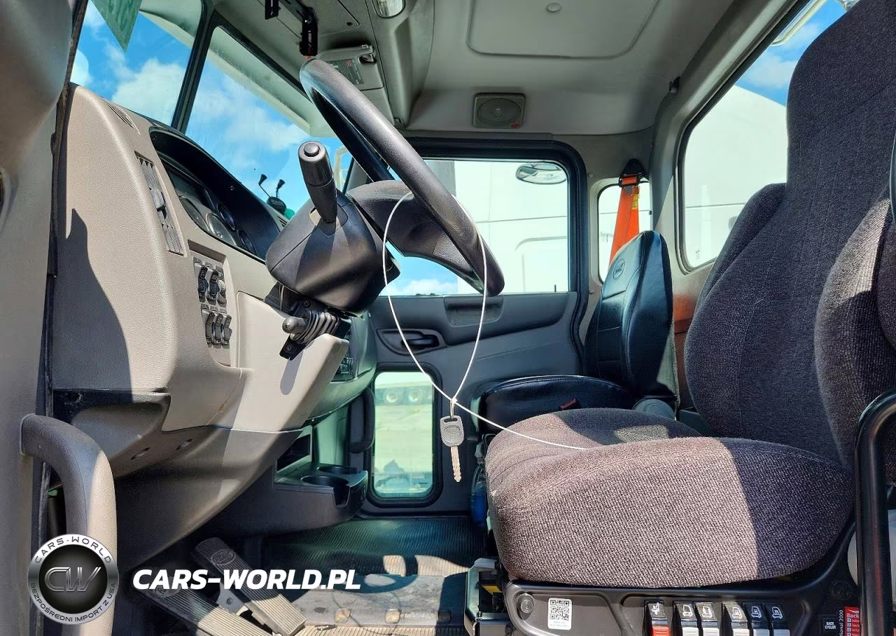 2017 Peterbilt 348 Semi Truck VIN:1XP3AJ8XXHD430669 - 5