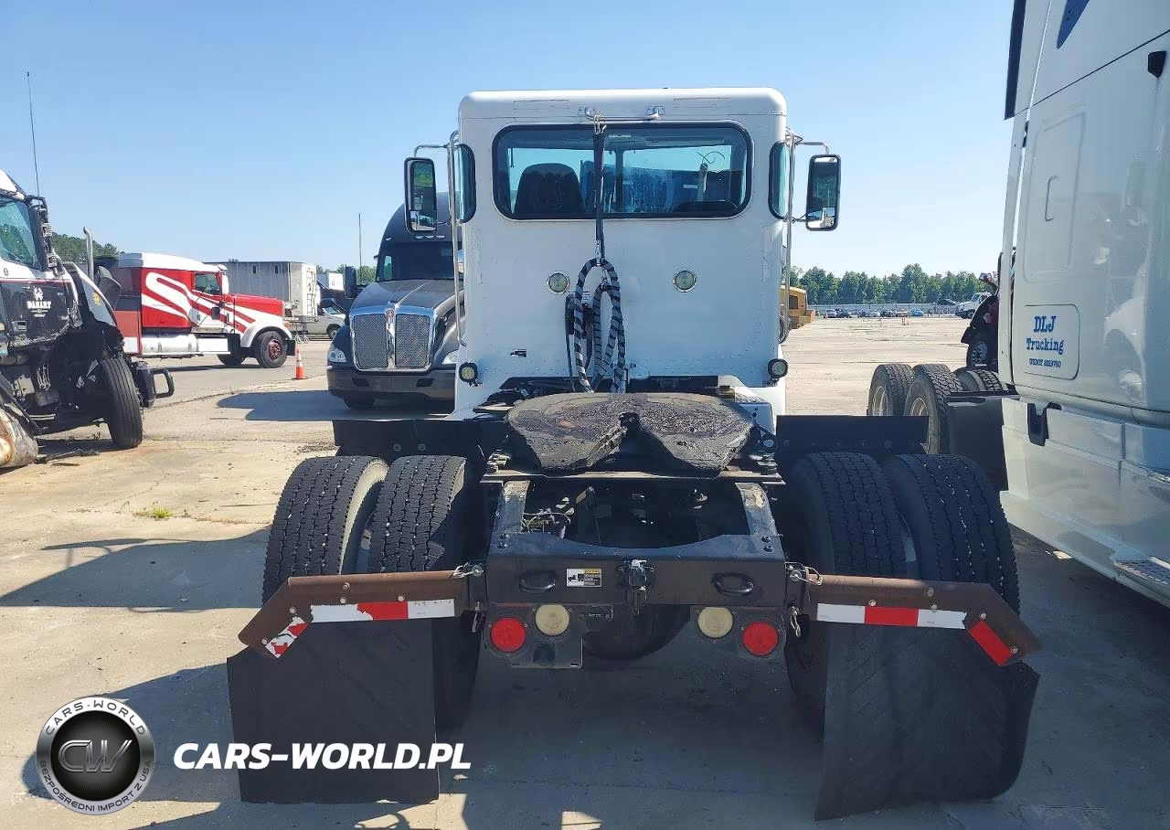 2017 Peterbilt 348 Semi Truck VIN:1XP3AJ8XXHD430669 - 6