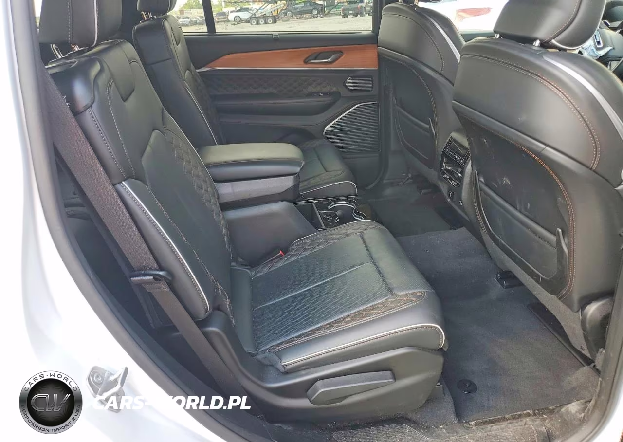 2025 Jeep Grand Cherokee L Summit VIN:1C4RJKEG4S8652386 - 11