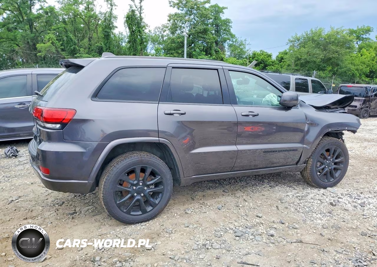 2020 Jeep Grand Cherokee Laredo VIN:1C4RJFAG2LC111414 - 3