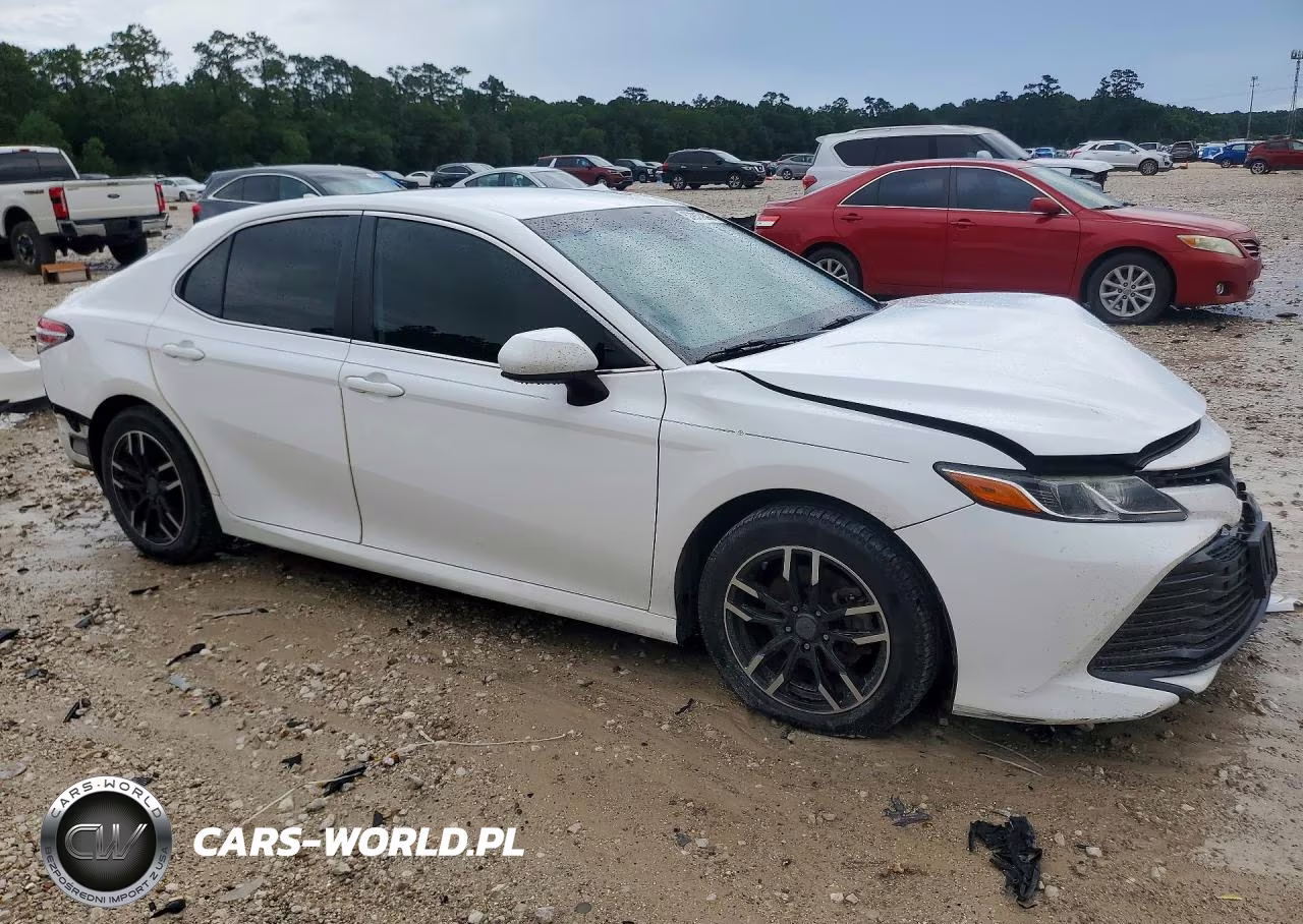 2019 Toyota Camry Le VIN:4T1B11HK4KU695656 - 4