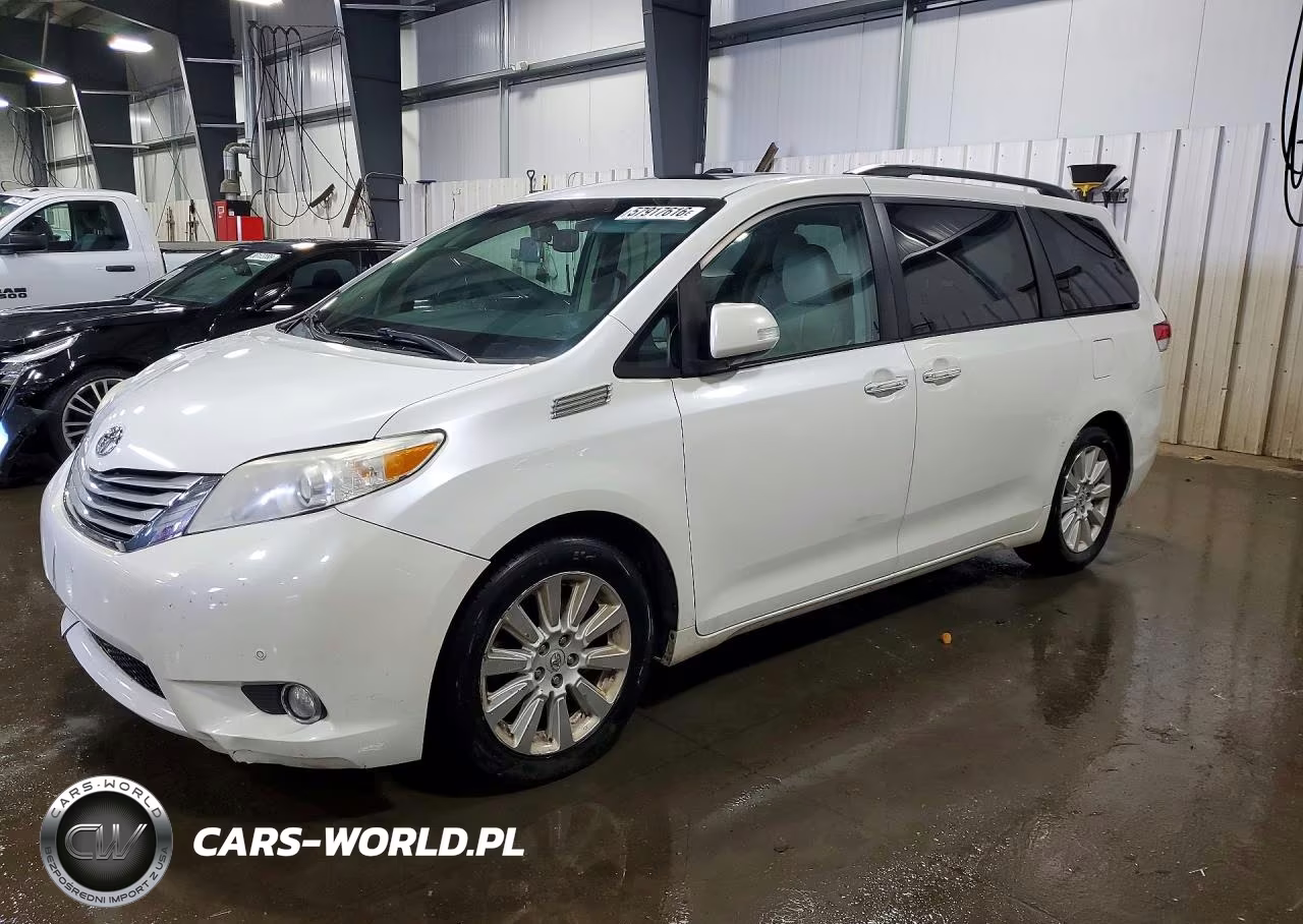 2013 Toyota Sienna Limited 7-Passenger