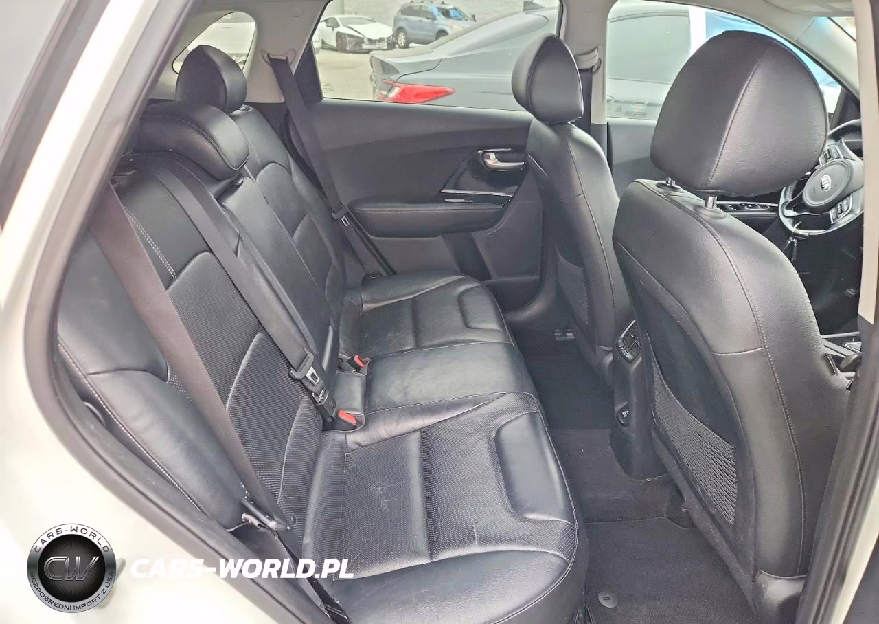 2018 Kia Niro Touring VIN:KNDCE3LC9J5175759 - 10