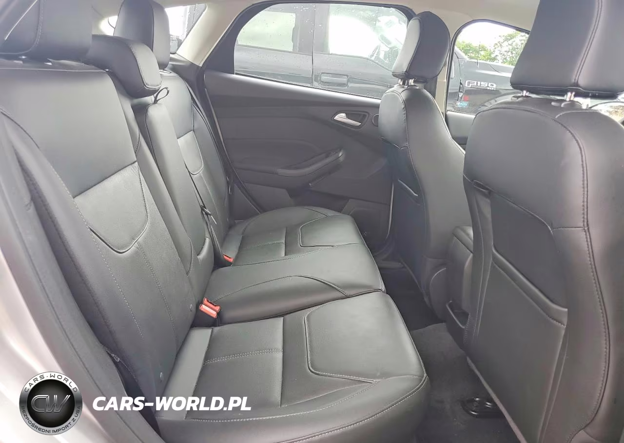 2017 Ford Focus Titanium VIN:1FADP3N27HL307108 - 10