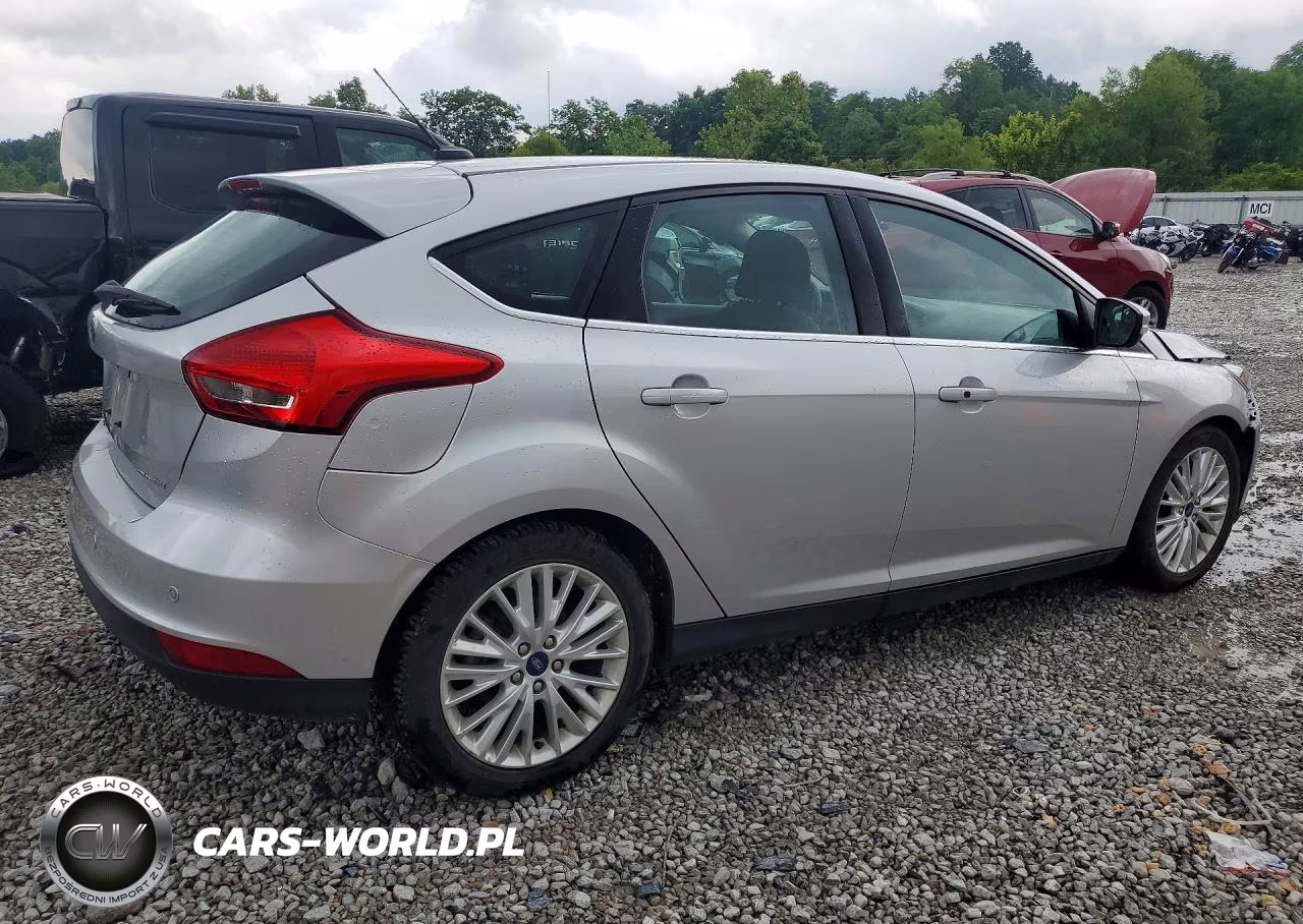 2017 Ford Focus Titanium VIN:1FADP3N27HL307108 - 3