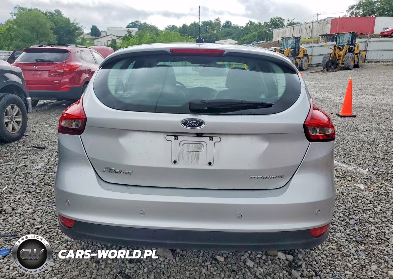 2017 Ford Focus Titanium VIN:1FADP3N27HL307108 - 6
