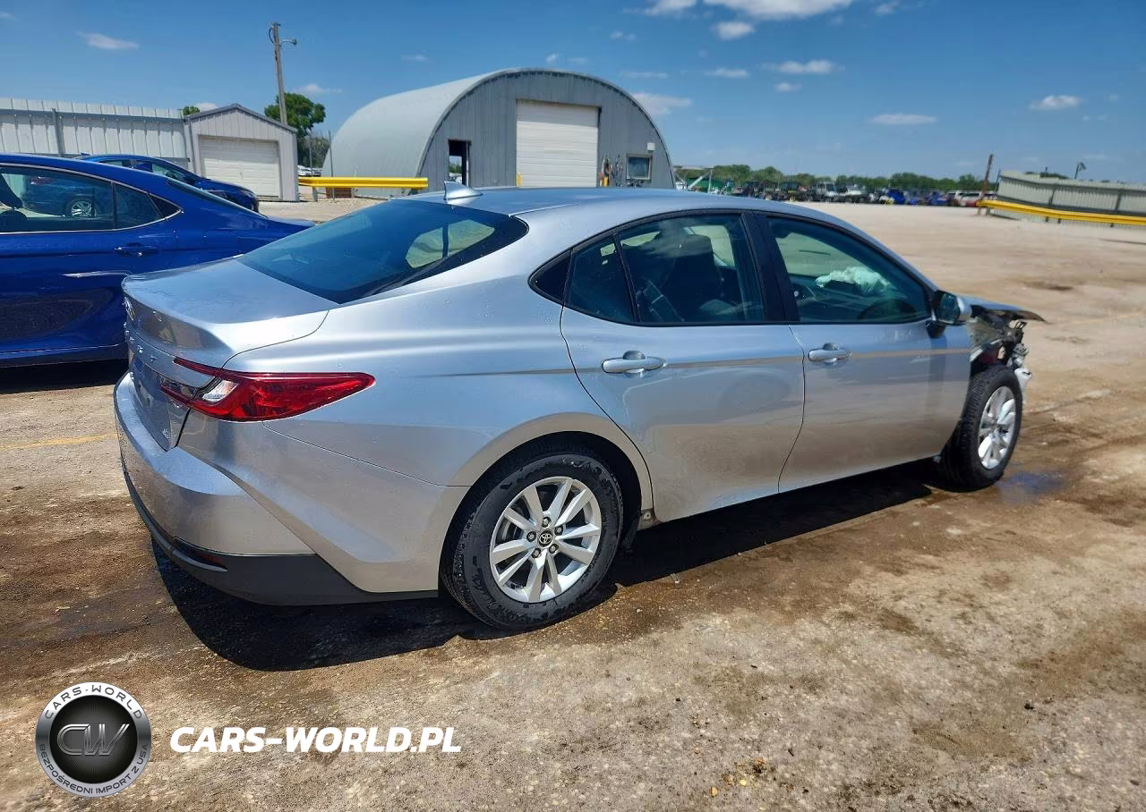 2026 Toyota Camry Le VIN:4T1DAACK5TU696025 - 3