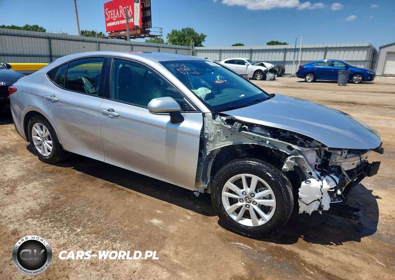2026 Toyota Camry Le VIN:4T1DAACK5TU696025 - 4