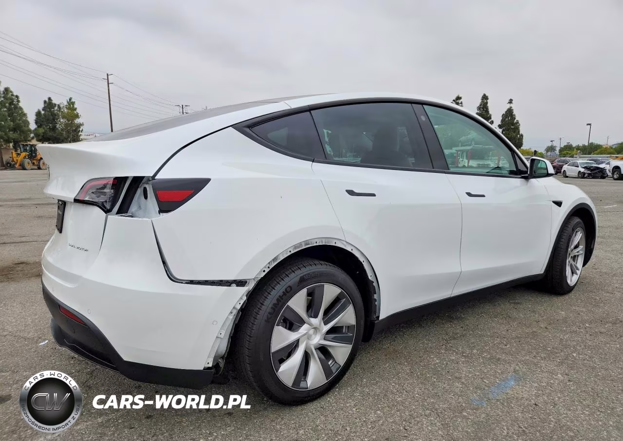 2022 Tesla Model Y VIN:7SAYGDEE0NF327813 - 3